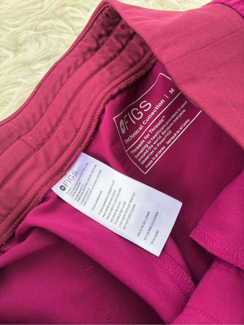 🌺SET🌺Figs V-Neck Top & joggers with Pink Drawstring🌺top small/pants medium - Picture 5 of 6
